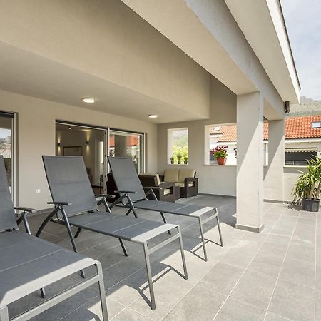 Luxury 3 Bed Apartment, Large Terrace, Pool, Close To Beach And Split! Podstrana Exteriör bild