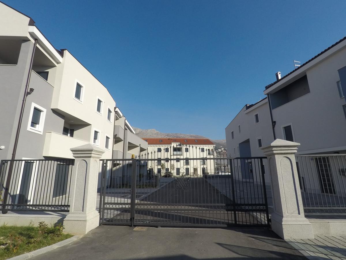 Luxury 3 Bed Apartment, Large Terrace, Pool, Close To Beach And Split! Podstrana Exteriör bild