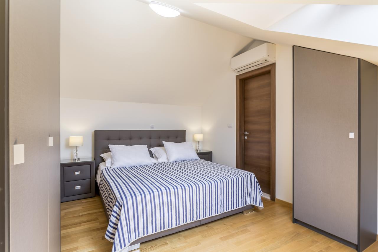 Luxury 3 Bed Apartment, Large Terrace, Pool, Close To Beach And Split! Podstrana Exteriör bild