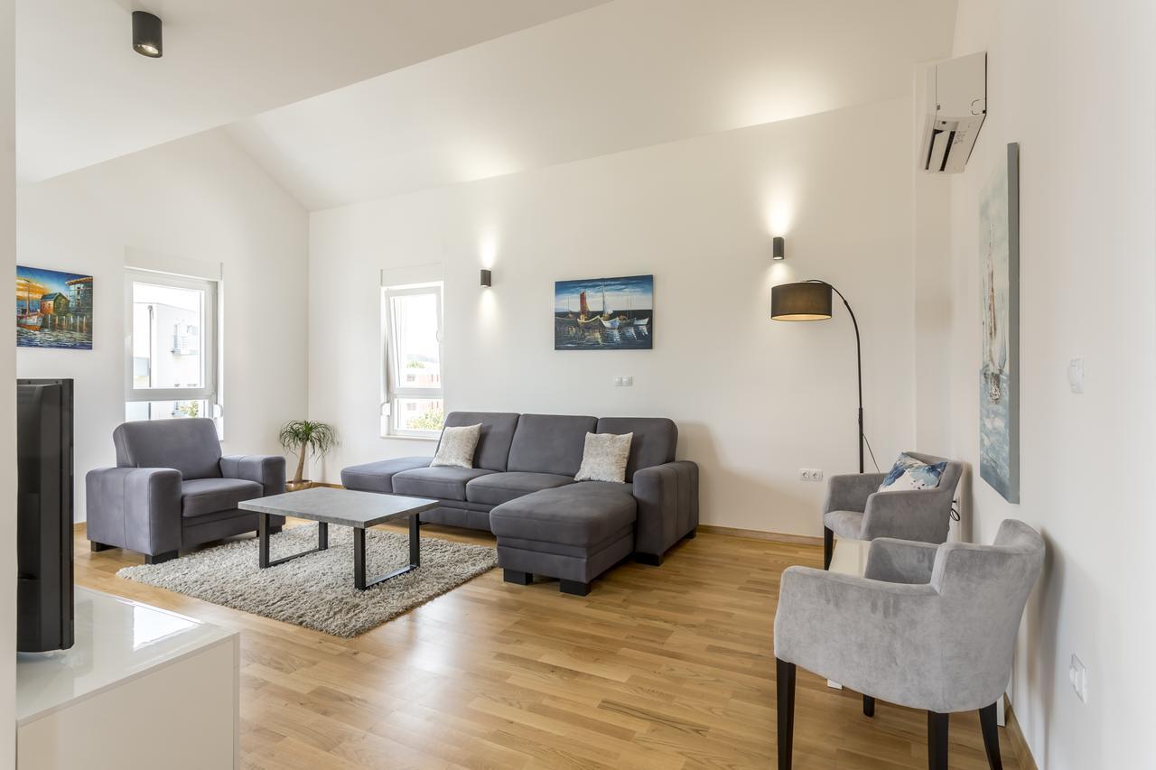 Luxury 3 Bed Apartment, Large Terrace, Pool, Close To Beach And Split! Podstrana Exteriör bild