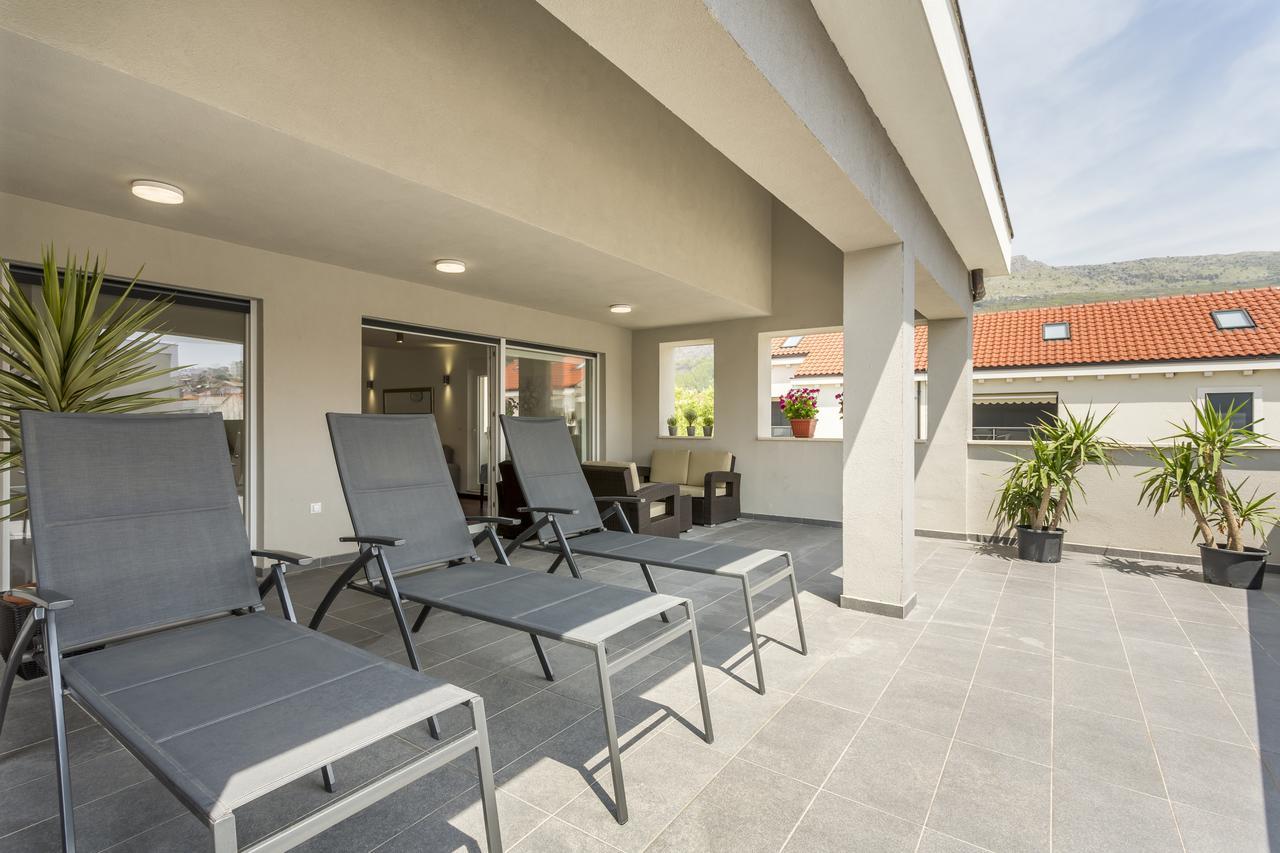 Luxury 3 Bed Apartment, Large Terrace, Pool, Close To Beach And Split! Podstrana Exteriör bild